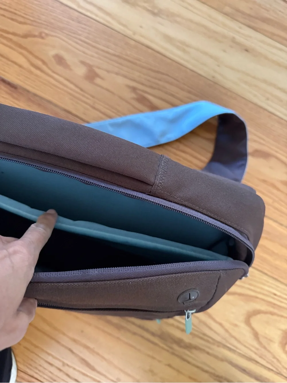 belkin Brown Messenger Bag with Light Blue Strap